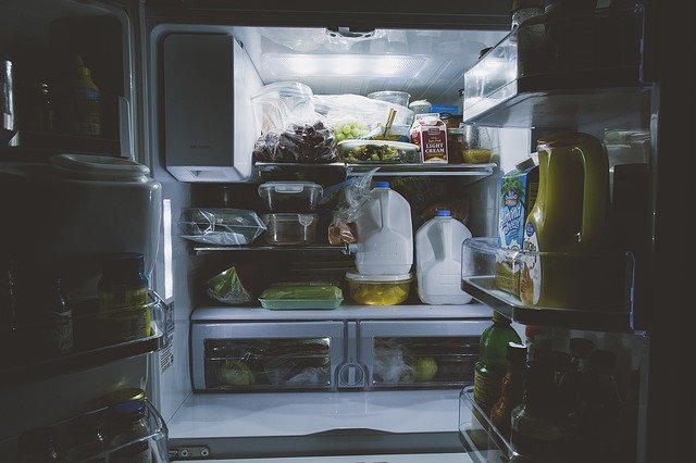 Kan je warm eten direct in de koelkast bewaren